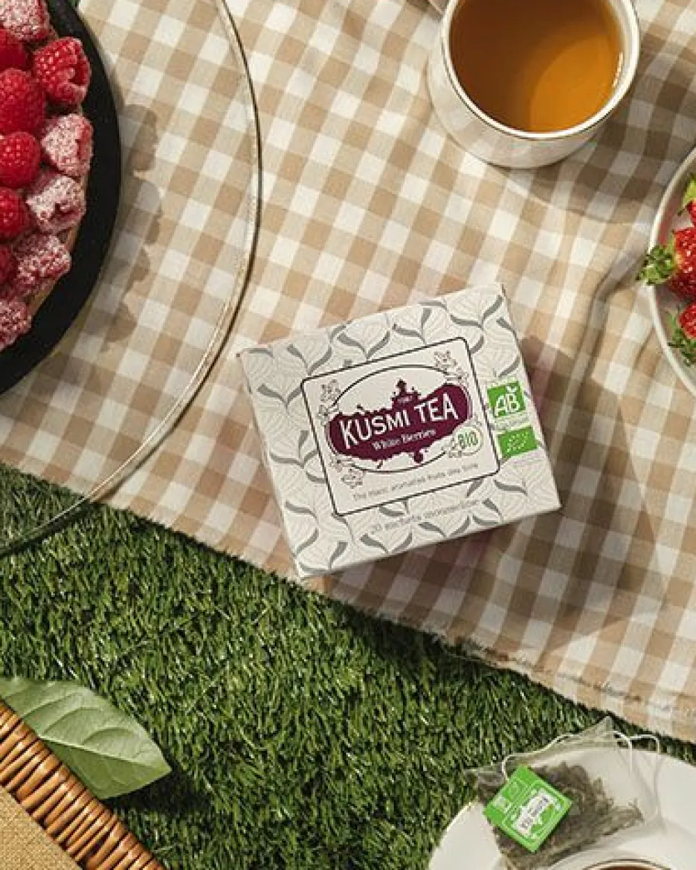 Kusmi Tea White Berries Thé blanc bio fraise, mûre, cassis< Thé Blanc